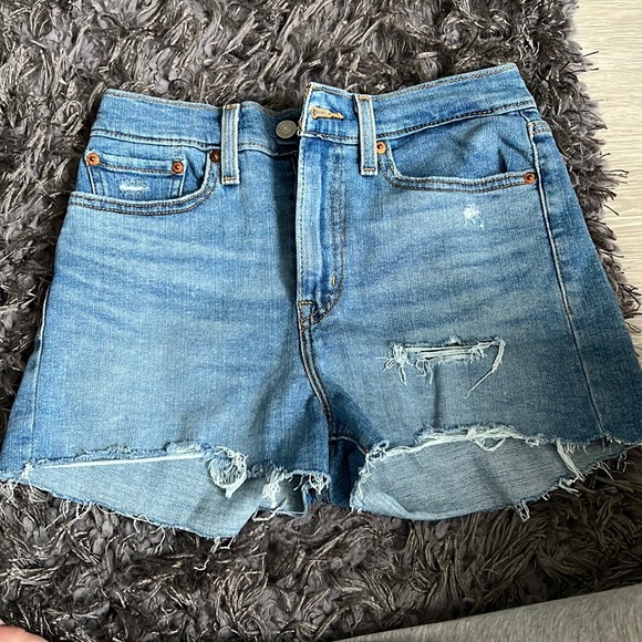 Levi’s High Rise Denim Shorts - Picture 2 of 5